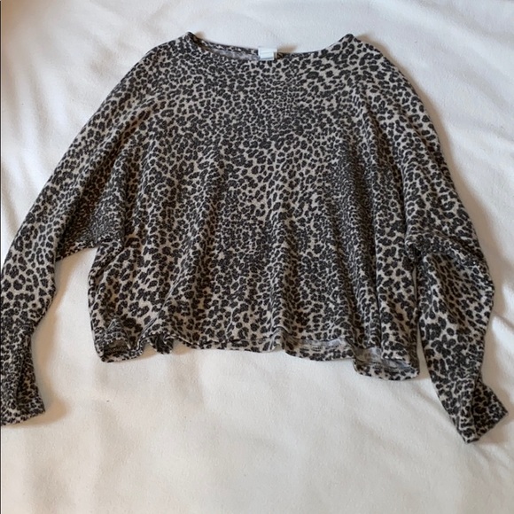 H&M Tops - H&M Cheetah Long Sleeve